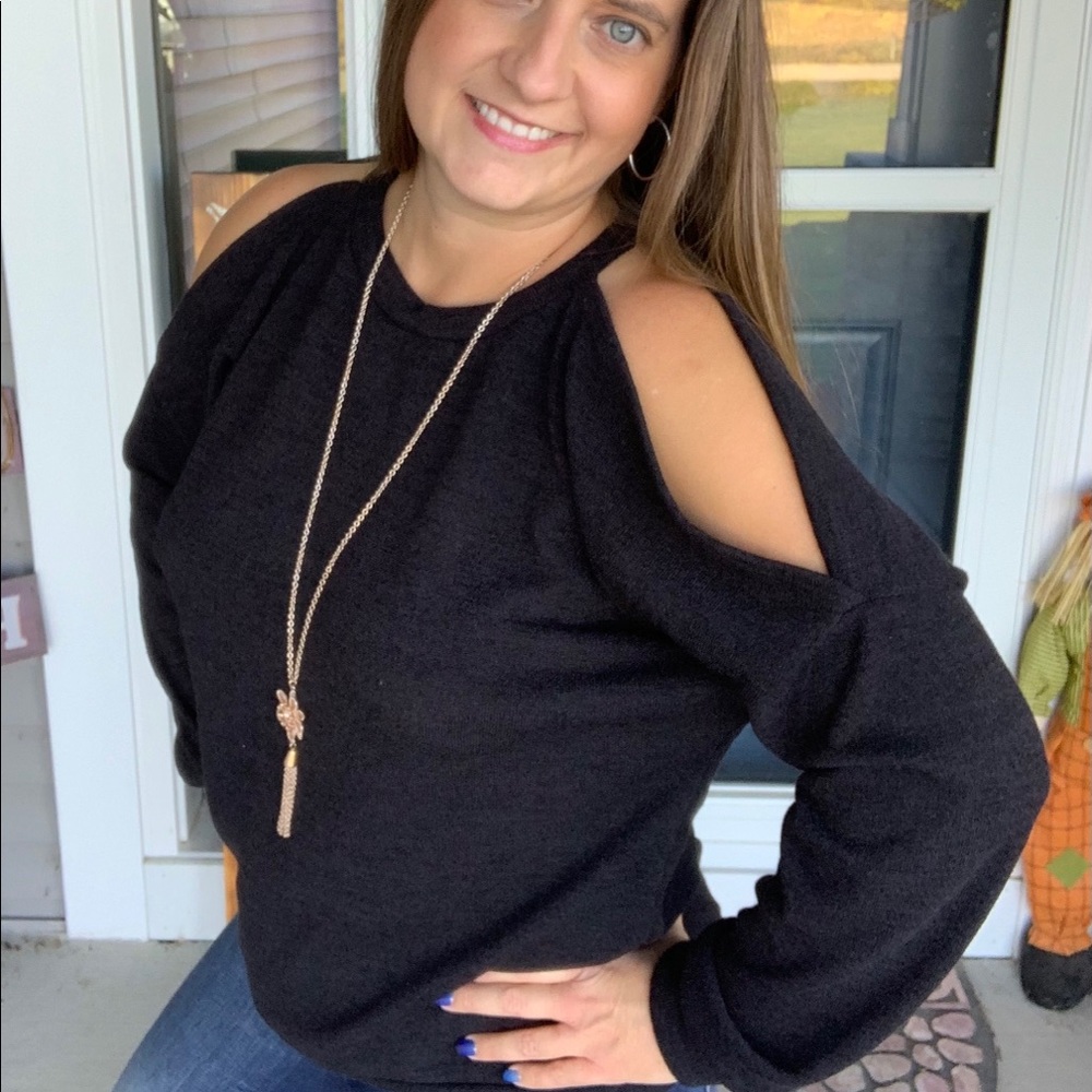 🖤Black Peep Shoulder Knit Top🖤